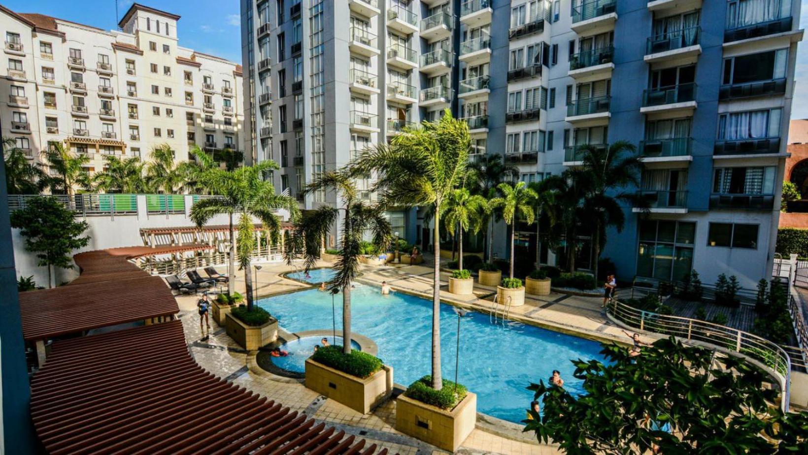 One Palm Tree Villas Condominium - Studio 10Th-O Fl With Balcony - Across Terminal 3 Airport Манила Екстериор снимка